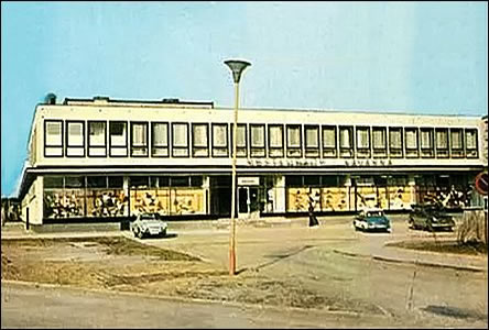 Restaurace a Nákupní st. Marína krátce po svém otevení okolo roku 1967.